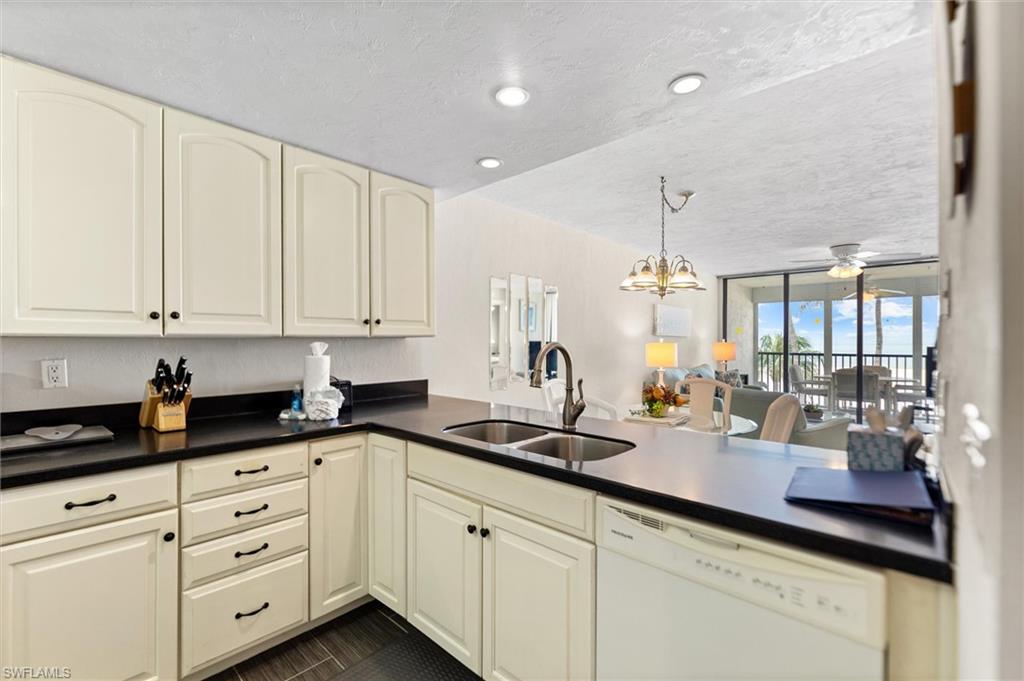 6400 Estero Blvd 301 Property Photo 8