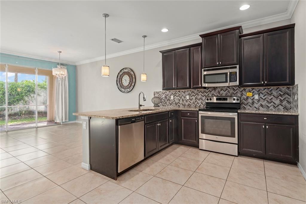 10864 Alvara Way Property Photo 6