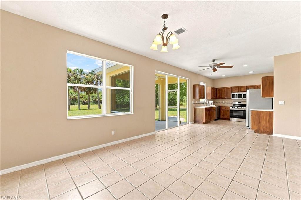 117 Shadow Lakes Dr Property Photo 9