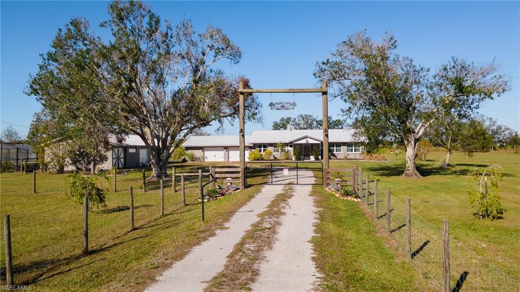2222 Se Mcclelland Dr Property Photo 2