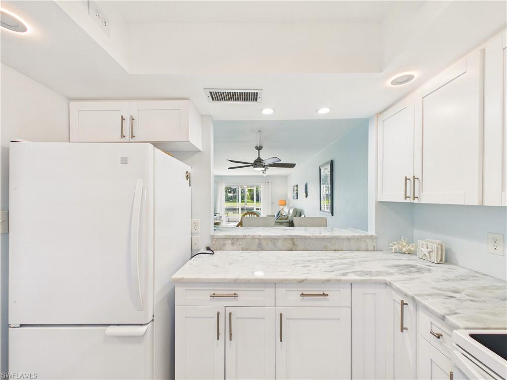 300 Valley Stream Dr 3d Property Photo 11