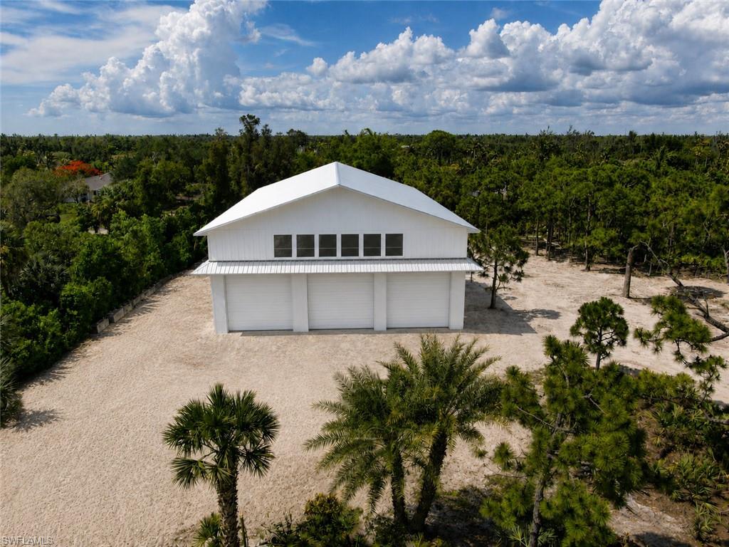 6690 Pineland Rd Property Photo 3