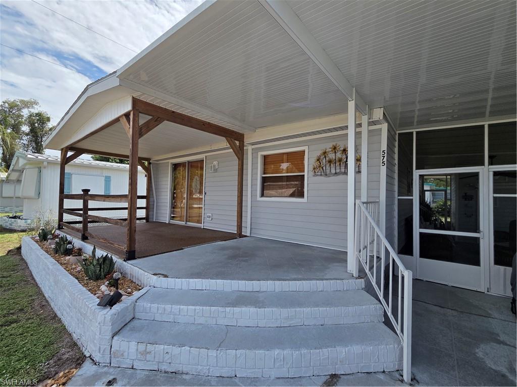575 Winning Way Property Photo 3