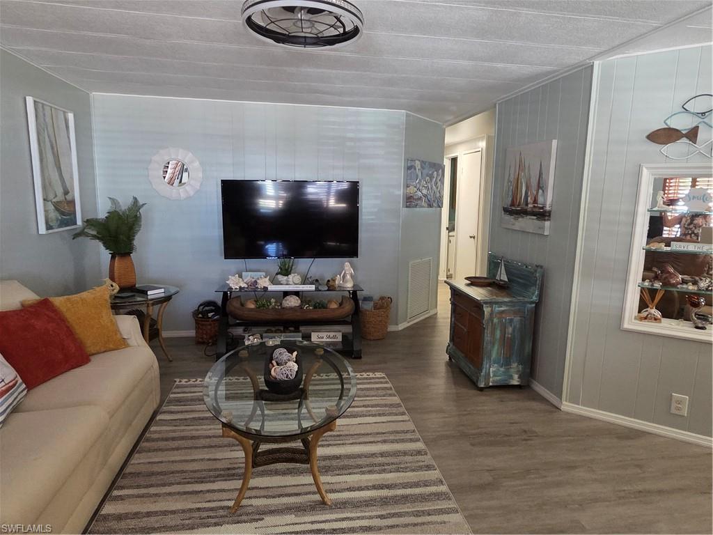 575 Winning Way Property Photo 13