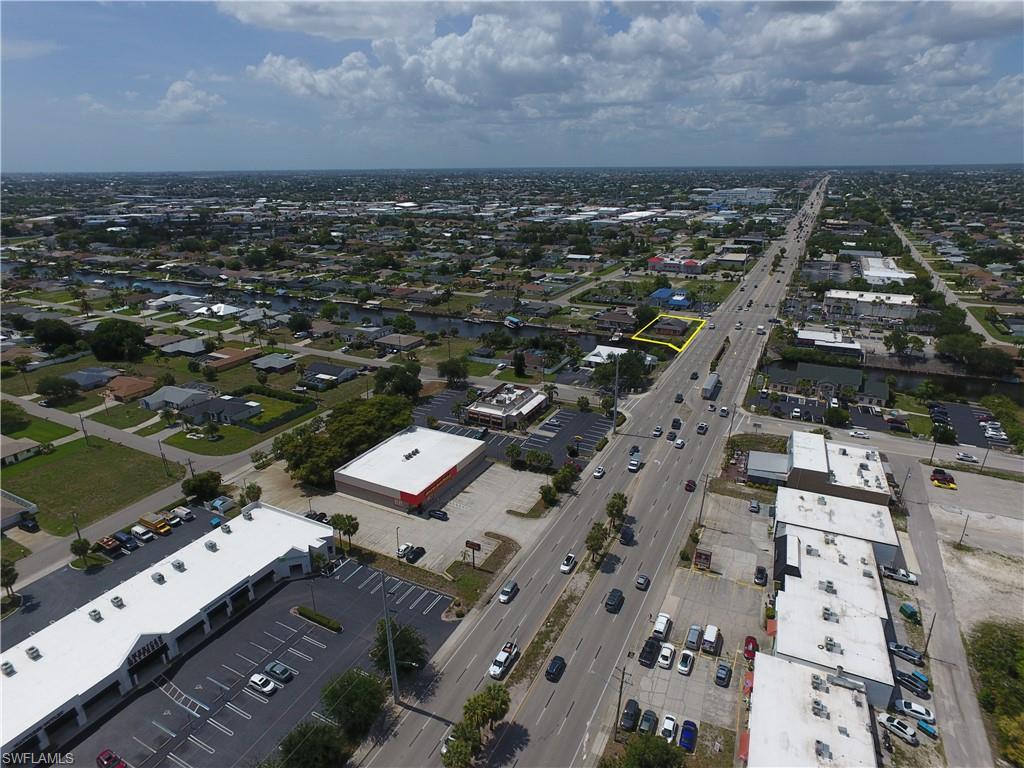 1218 Del Prado Blvd S Property Photo 4