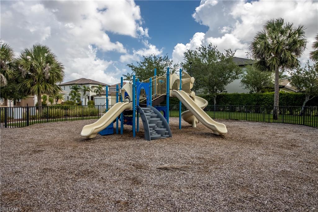 17026 Tremont St Property Photo 28