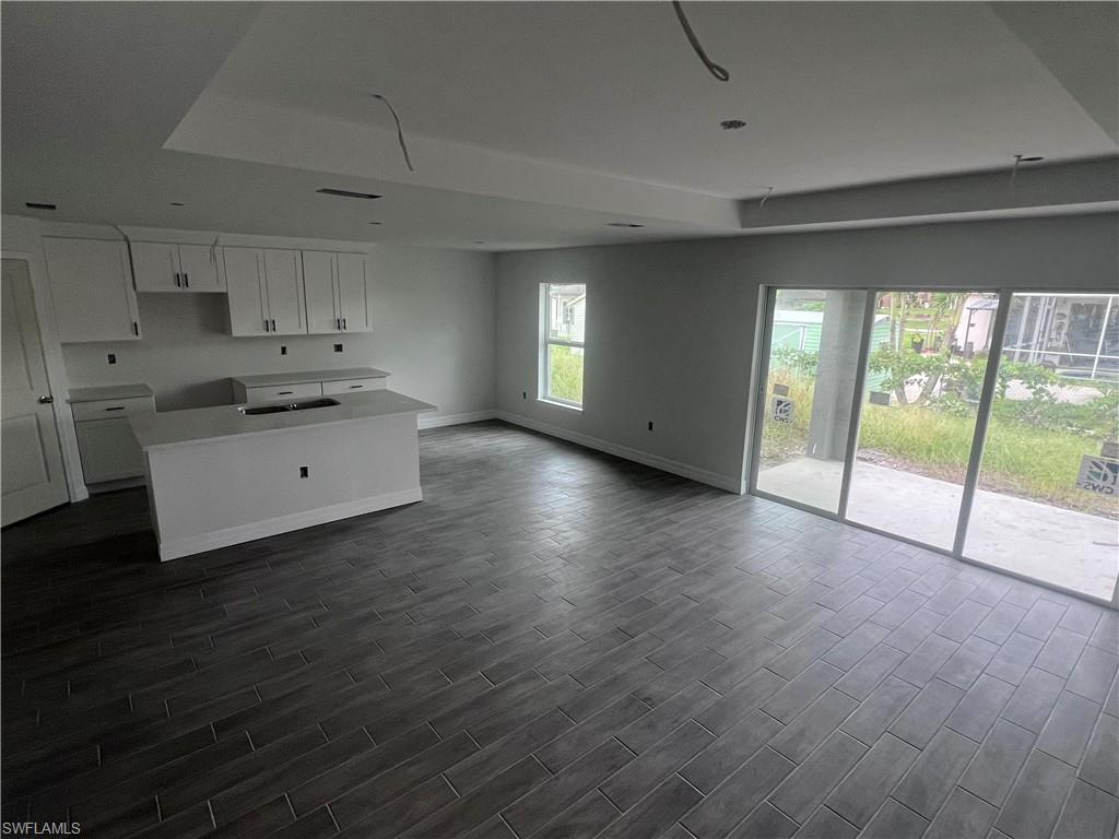 2406 Bay Plz Property Photo 9