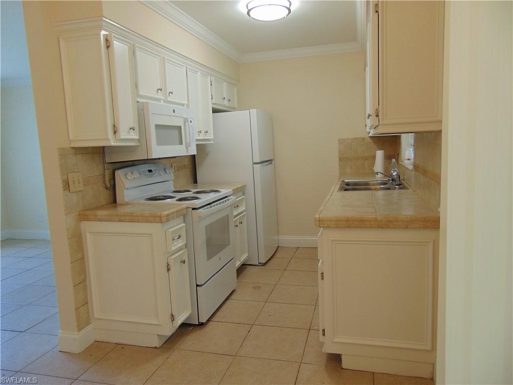 117 Stetson St Property Photo 3