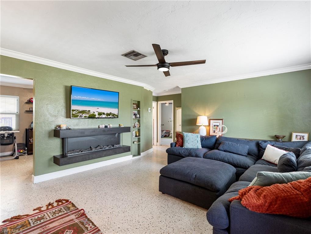 5521 Shaddelee Ln W Property Photo 3