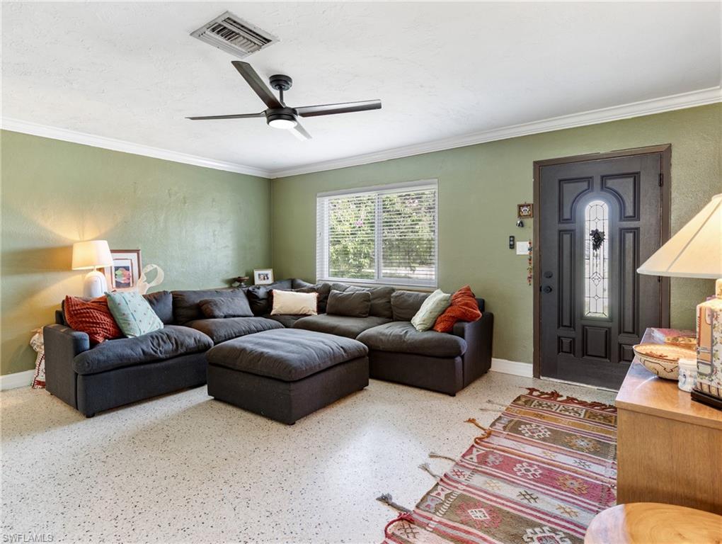 5521 Shaddelee Ln W Property Photo 4