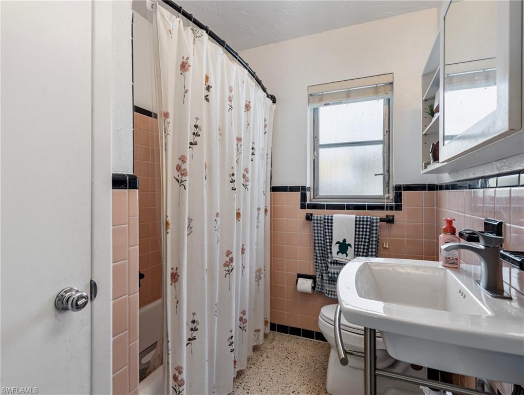 5521 Shaddelee Ln W Property Photo 10