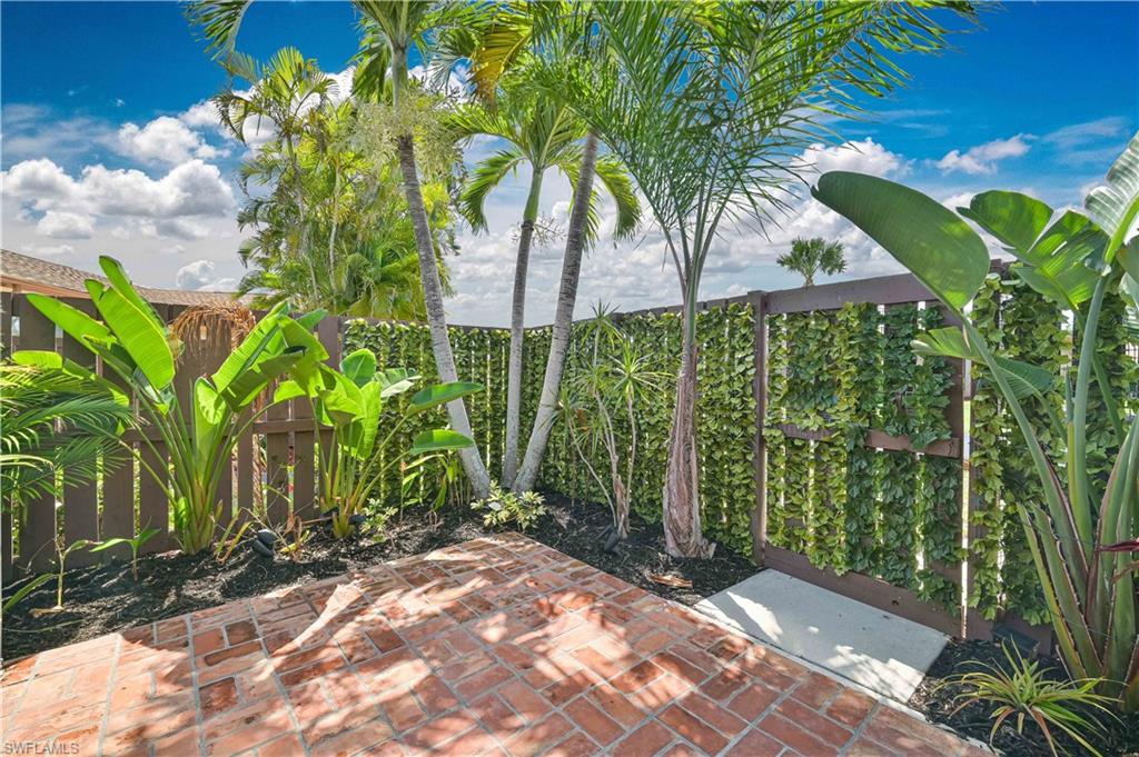 6386 Royal Woods Dr Property Photo 4