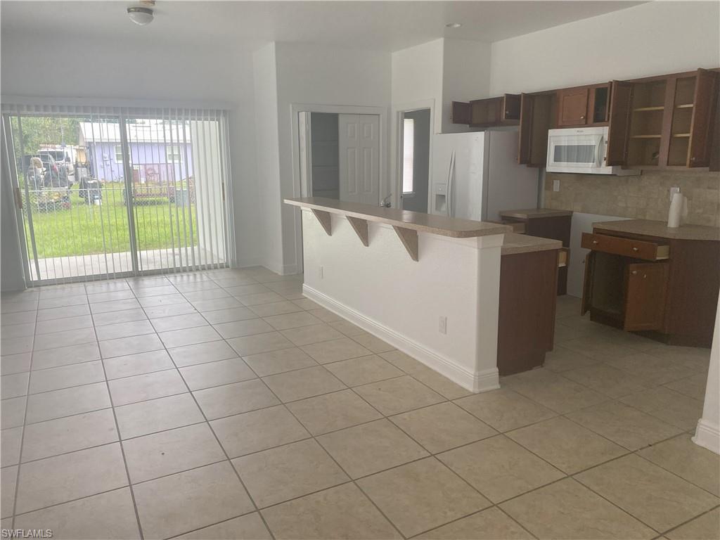 13832 1st St Property Photo 2