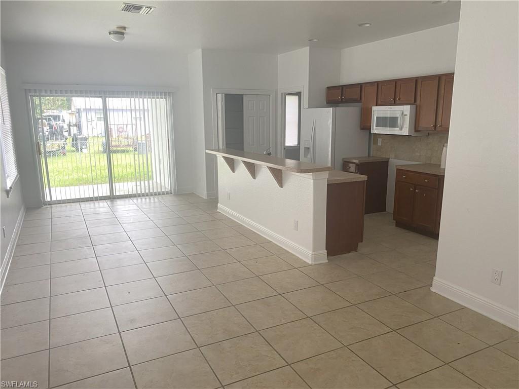 13832 1st St Property Photo 8