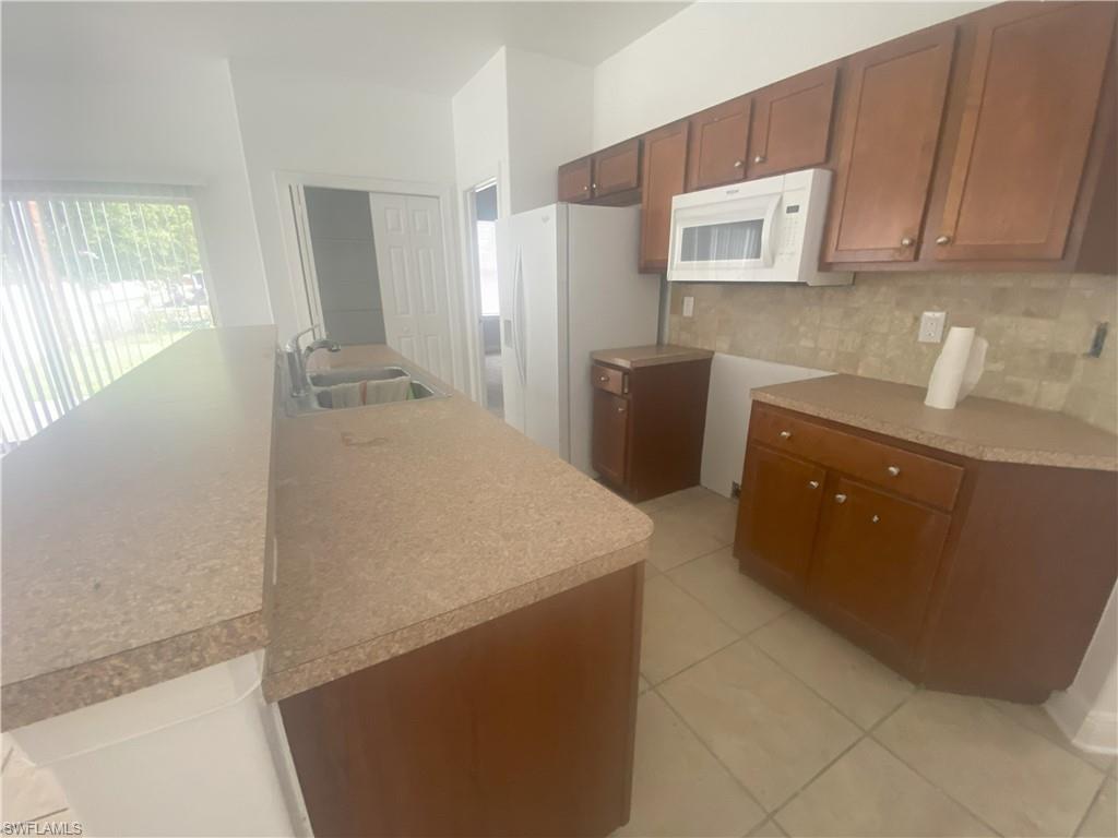 13832 1st St Property Photo 9