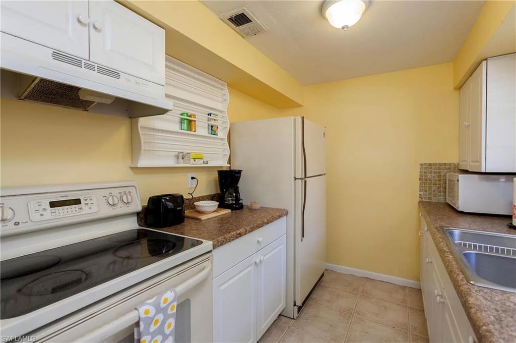 11093 Kelly Rd Property Photo 5