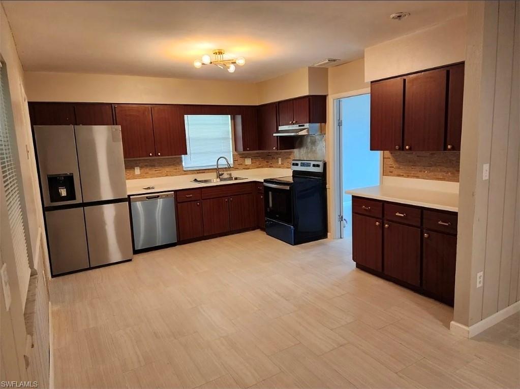 111 E Sugarland Cir Property Photo 2
