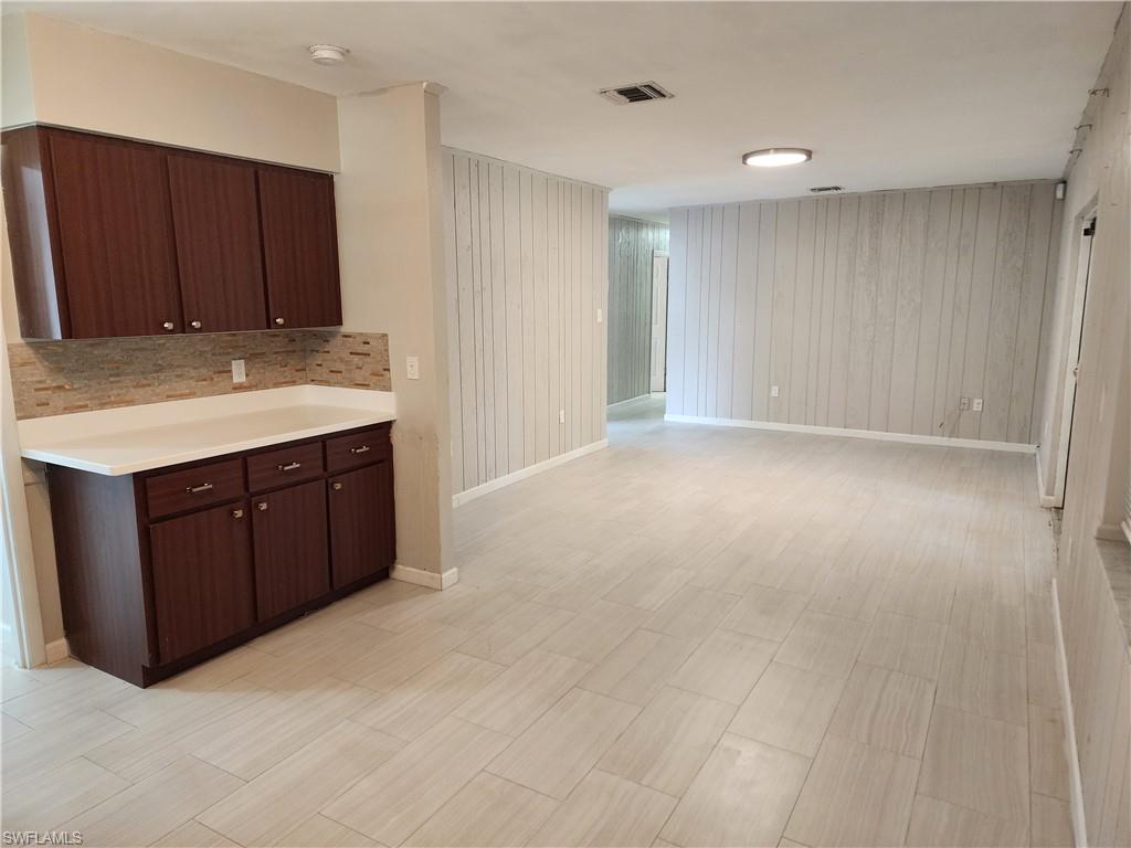 111 E Sugarland Cir Property Photo 4