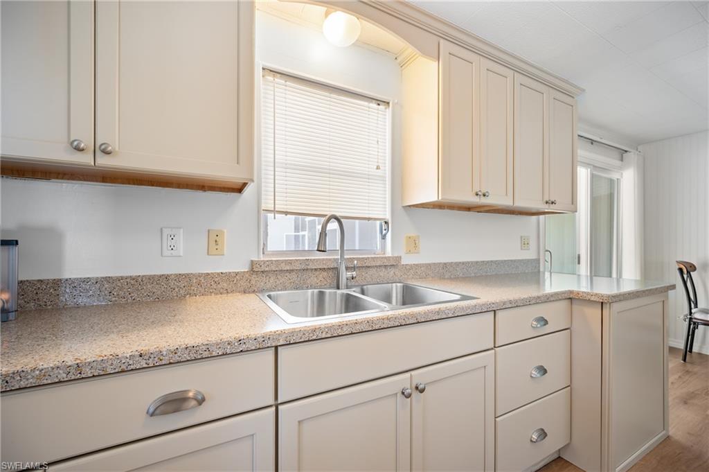 5751 Hyacinth Rd Property Photo 6