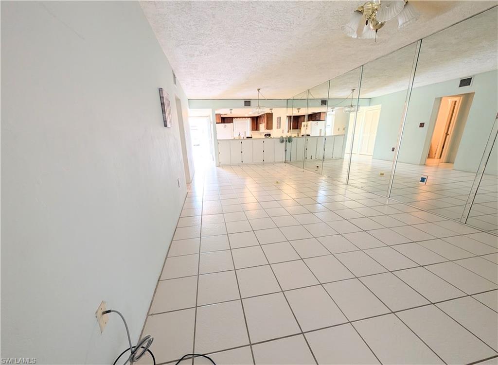 2100 Barkeley Ln 3 Property Photo 4