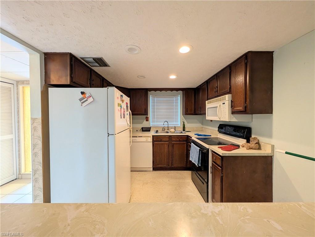 2100 Barkeley Ln 3 Property Photo 8