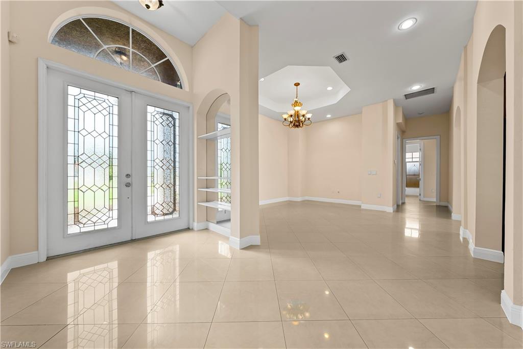 680 Mirror Lakes Ct Property Photo 4