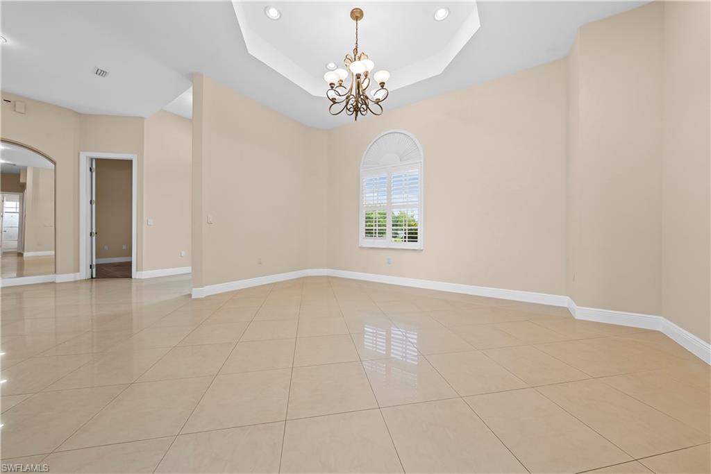 680 Mirror Lakes Ct Property Photo 5