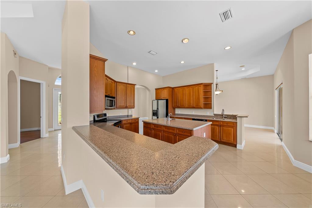 680 Mirror Lakes Ct Property Photo 10