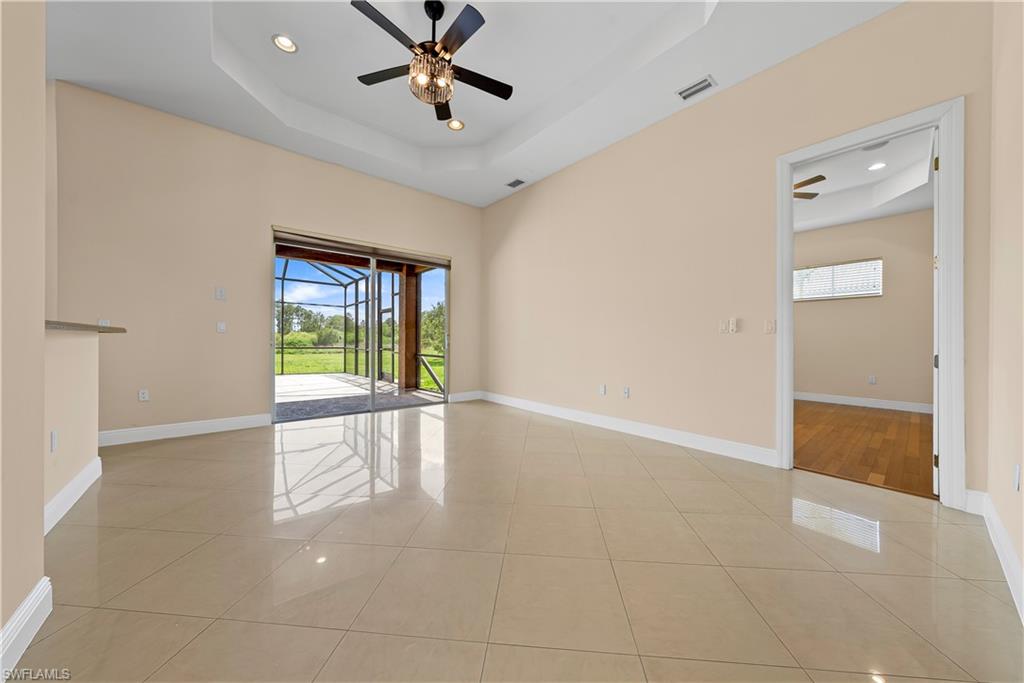 680 Mirror Lakes Ct Property Photo 11