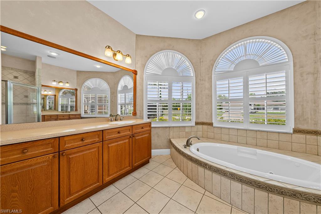 680 Mirror Lakes Ct Property Photo 21