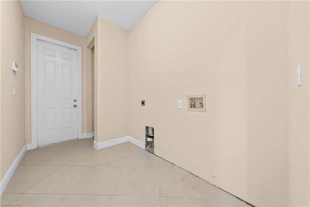 680 Mirror Lakes Ct Property Photo 25