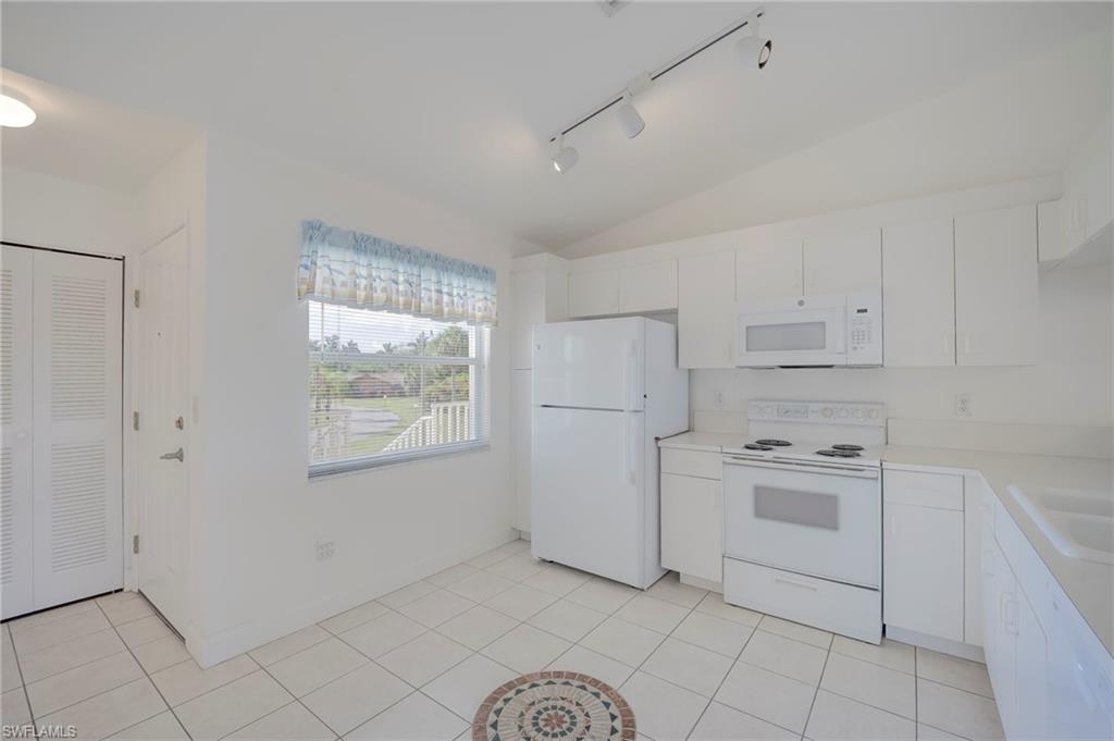 5709 Foxlake Dr 208 Property Photo 18