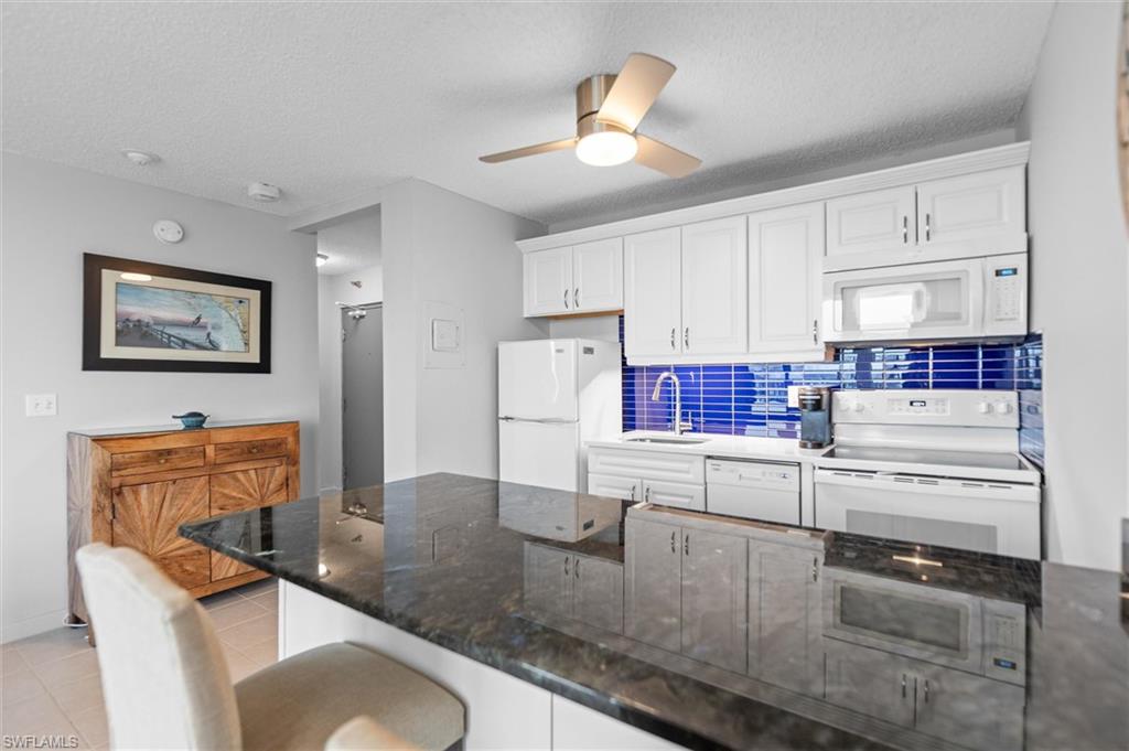 7360 Estero Blvd Ph2 Property Photo 4