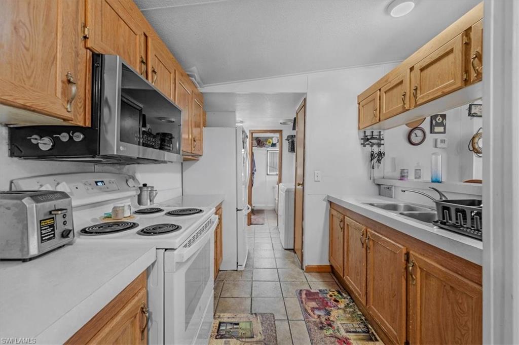 1537 Jerdik Dr Property Photo 10