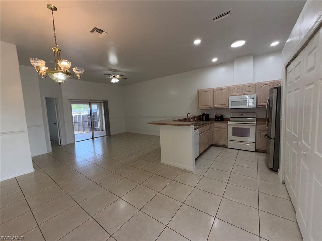920 Se 6th Ct Property Photo 3