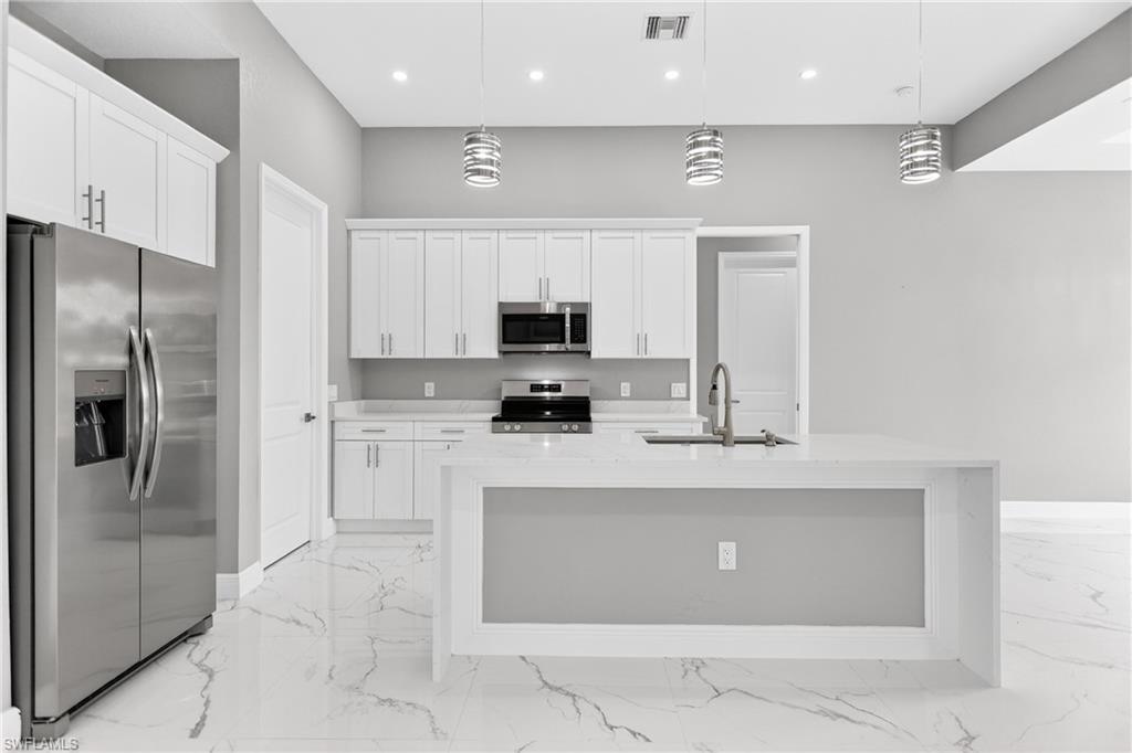 1114 Bari St E Property Photo 8