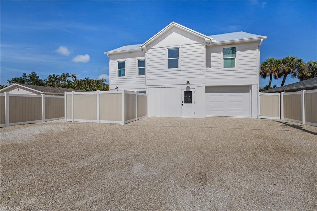 2551 Tamarind ST Property Photo 1