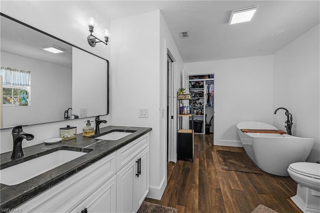 2551 Tamarind St Property Photo 16