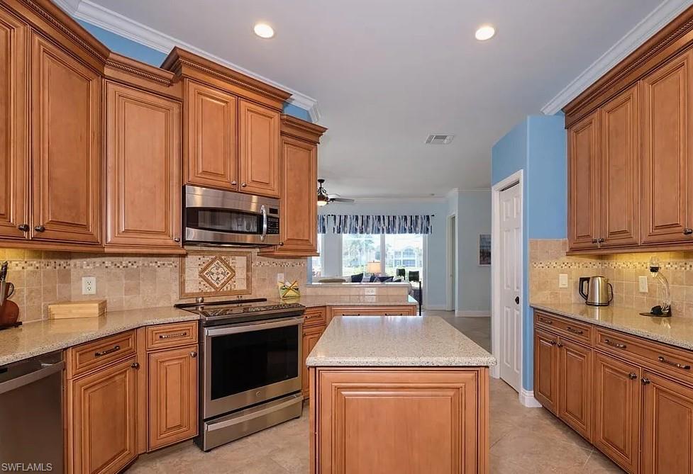 16320 Willowcrest Way Property Photo 9
