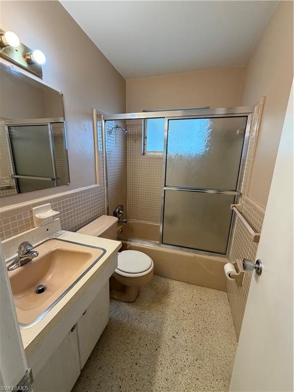 1407 Juddale St E Property Photo 2