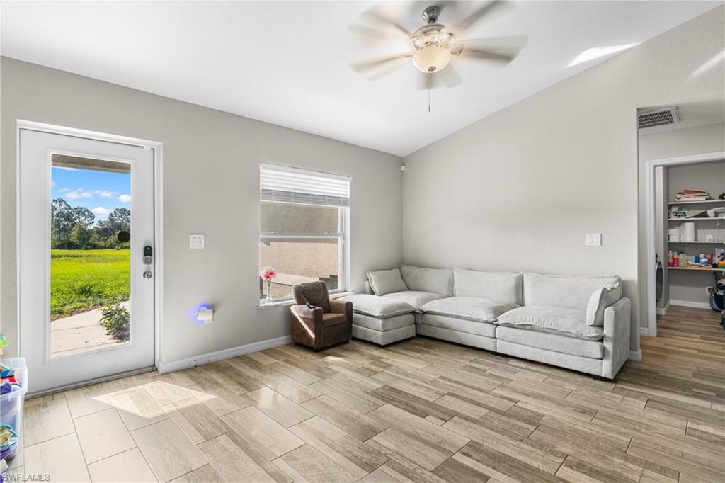 2872 Secretariat Dr Property Photo 8