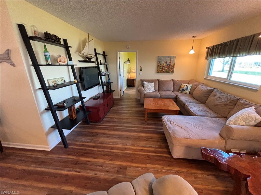 1515 Edgewater Cir Property Photo 16
