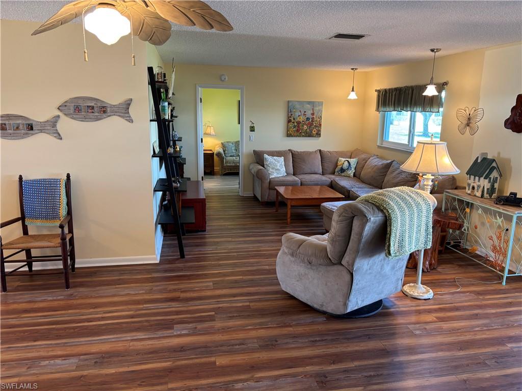 1515 Edgewater Cir Property Photo 17