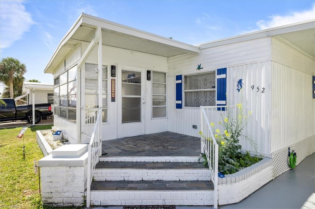 952 Days Ln Property Photo 2