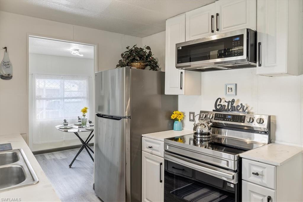952 Days Ln Property Photo 5