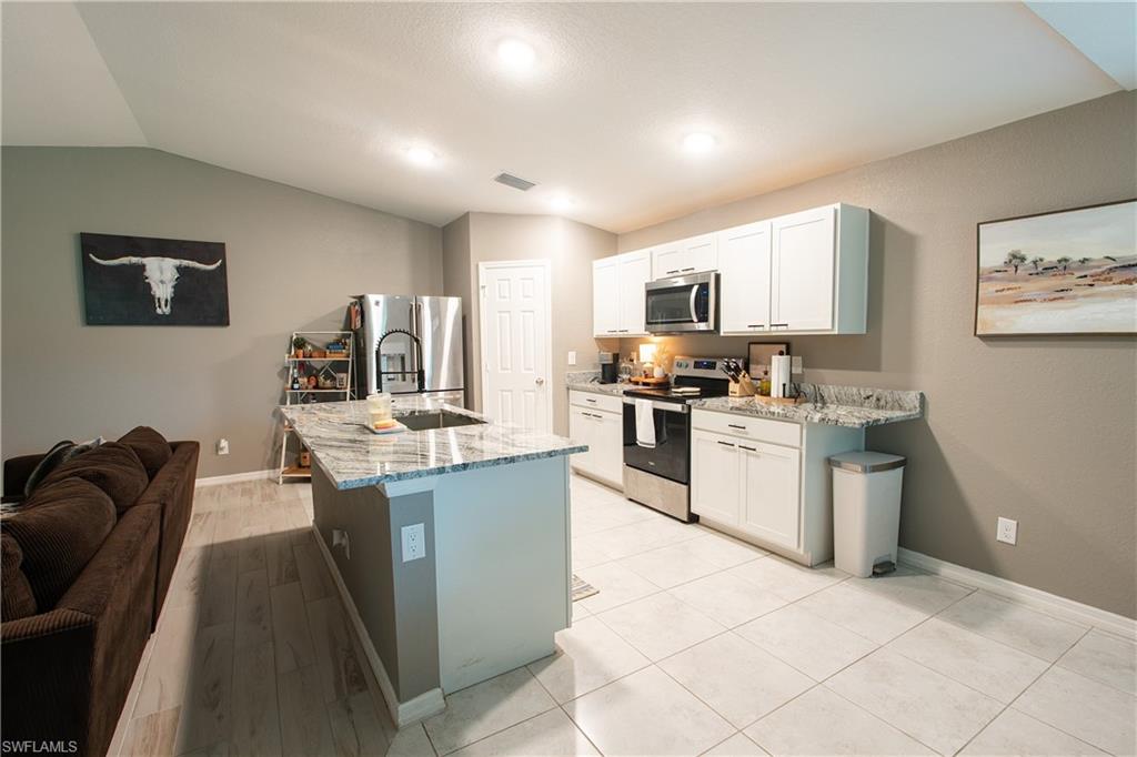 3715 Teakwood St Property Photo 4