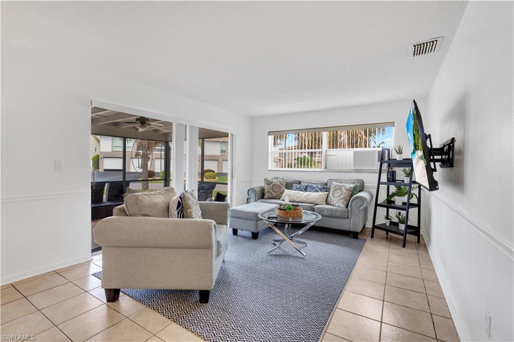 4353 Country Club BLVD B Property Photo 1