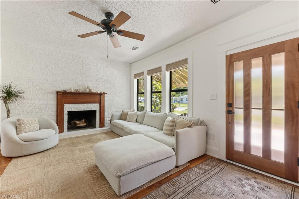 1717 Sunset Pl Property Photo 5