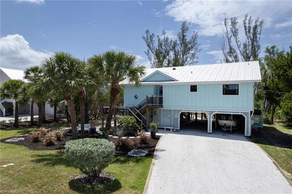 1318 Junonia St Property Photo 2