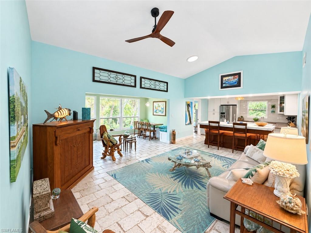 1318 Junonia St Property Photo 2